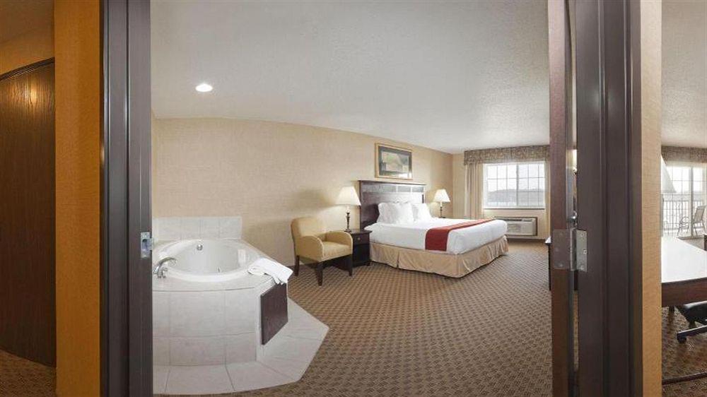 Holiday Inn Express Le Claire Riverfront-Davenport By Ihg Extérieur photo