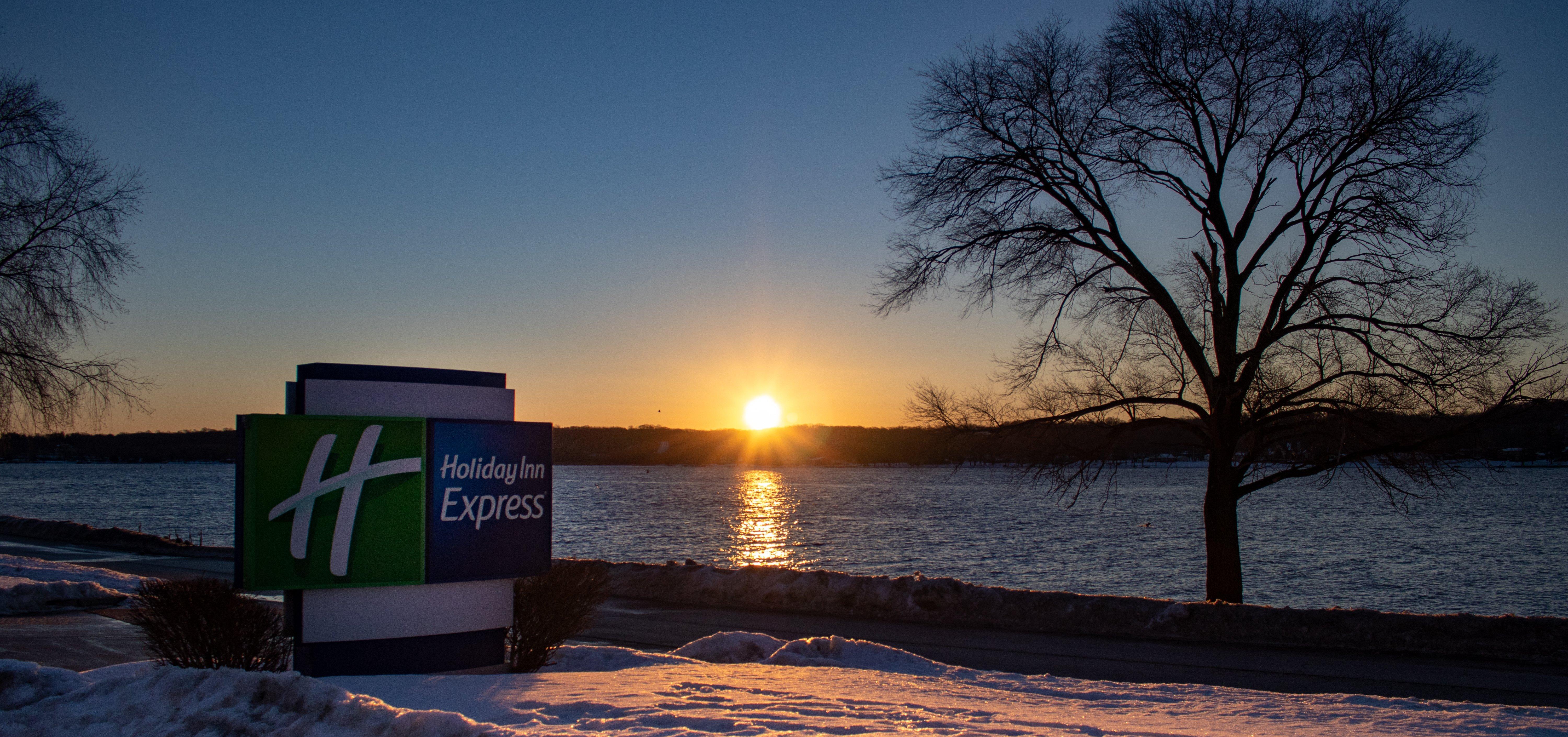 Holiday Inn Express Le Claire Riverfront-Davenport By Ihg Extérieur photo